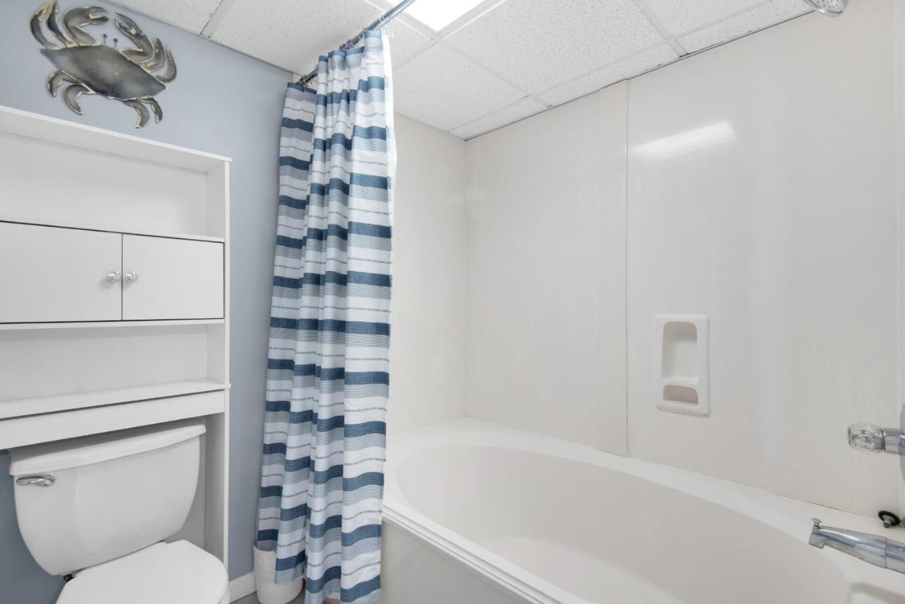 Long 1-402 Apartment